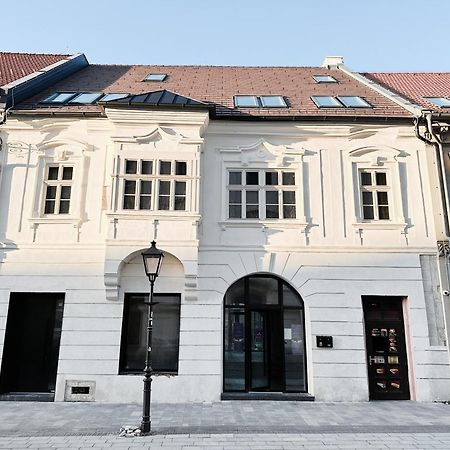 Hviezdoslavova Apartments, Trnava Centre, Parking Available ภายนอก รูปภาพ