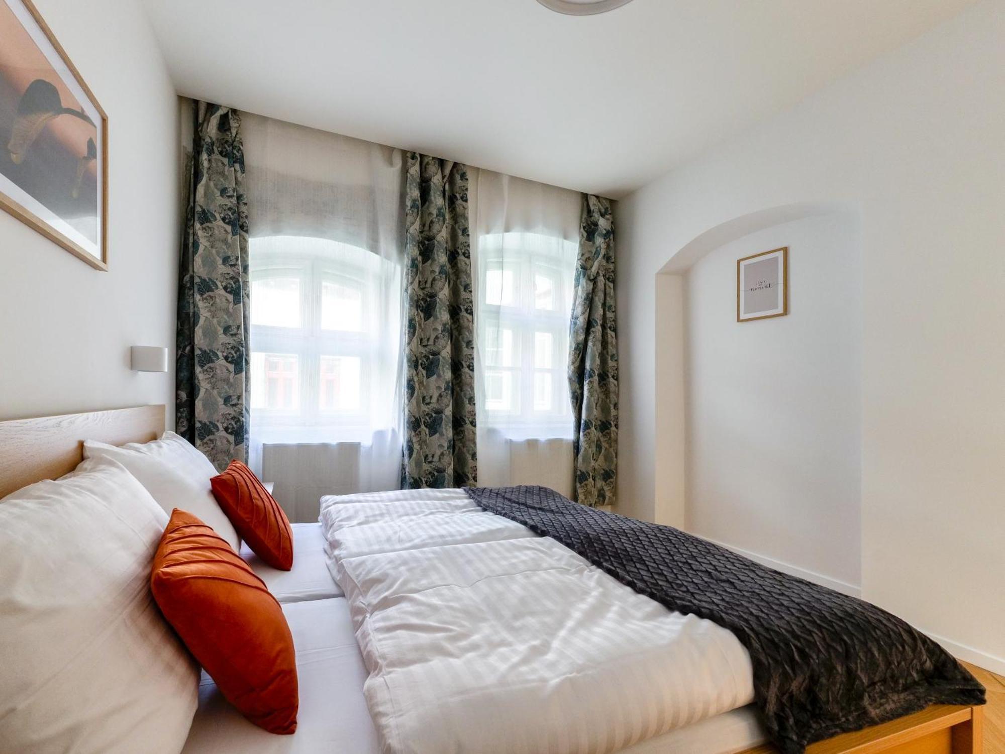 Hviezdoslavova Apartments, Trnava Centre, Parking Available ภายนอก รูปภาพ