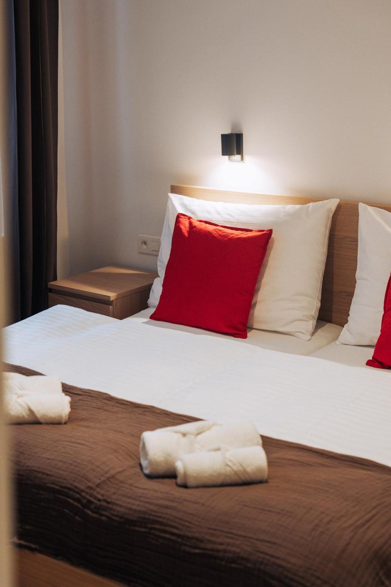 Hviezdoslavova Apartments, Trnava Centre, Parking Available ภายนอก รูปภาพ