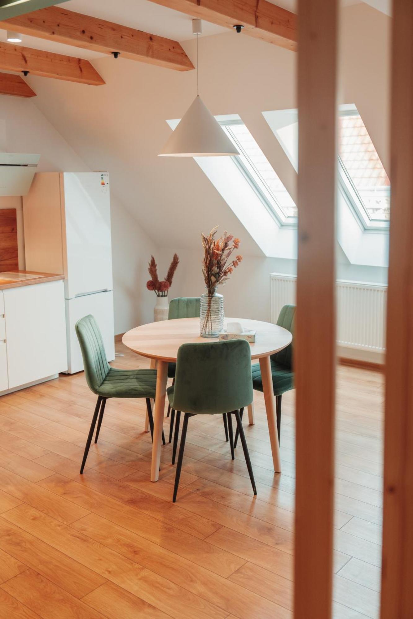 Hviezdoslavova Apartments, Trnava Centre, Parking Available ภายนอก รูปภาพ