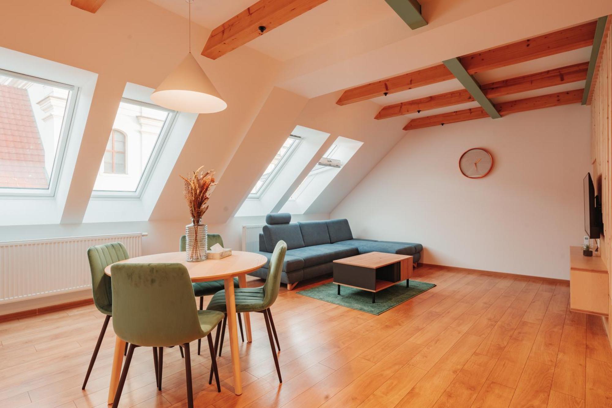 Hviezdoslavova Apartments, Trnava Centre, Parking Available ภายนอก รูปภาพ