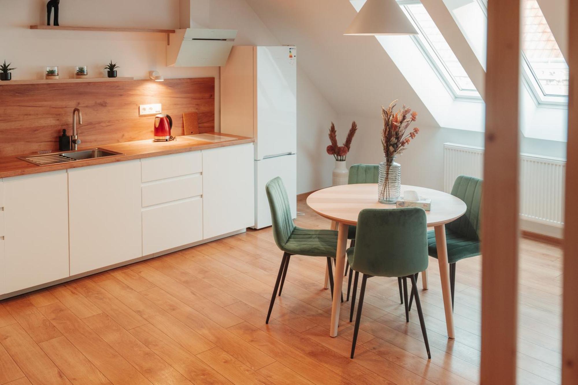 Hviezdoslavova Apartments, Trnava Centre, Parking Available ภายนอก รูปภาพ
