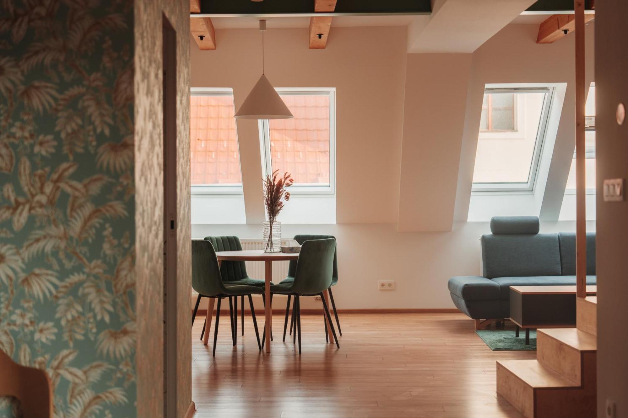 Hviezdoslavova Apartments, Trnava Centre, Parking Available ภายนอก รูปภาพ