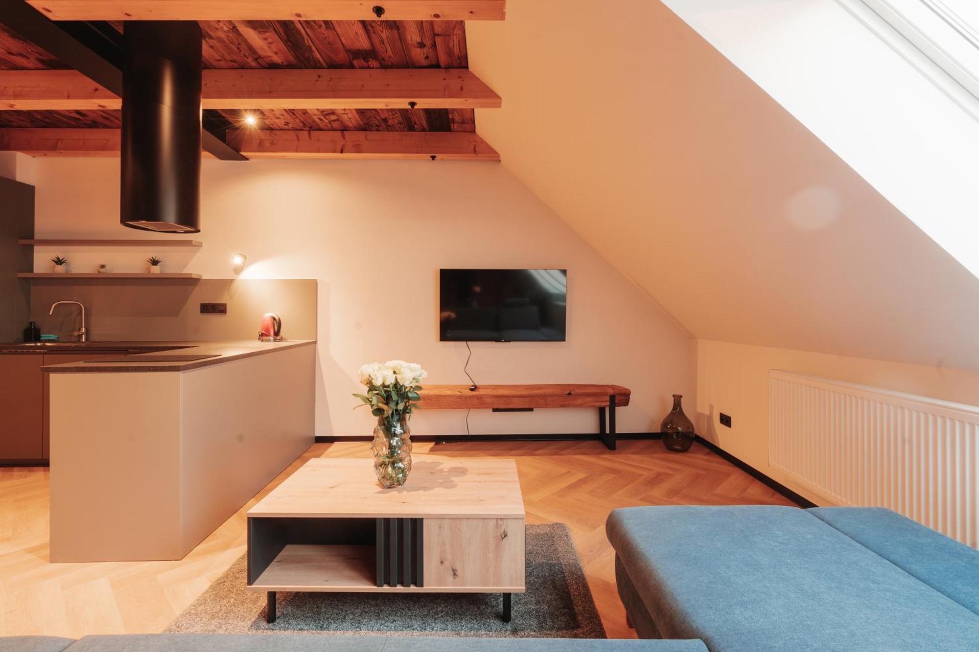 Hviezdoslavova Apartments, Trnava Centre, Parking Available ภายนอก รูปภาพ