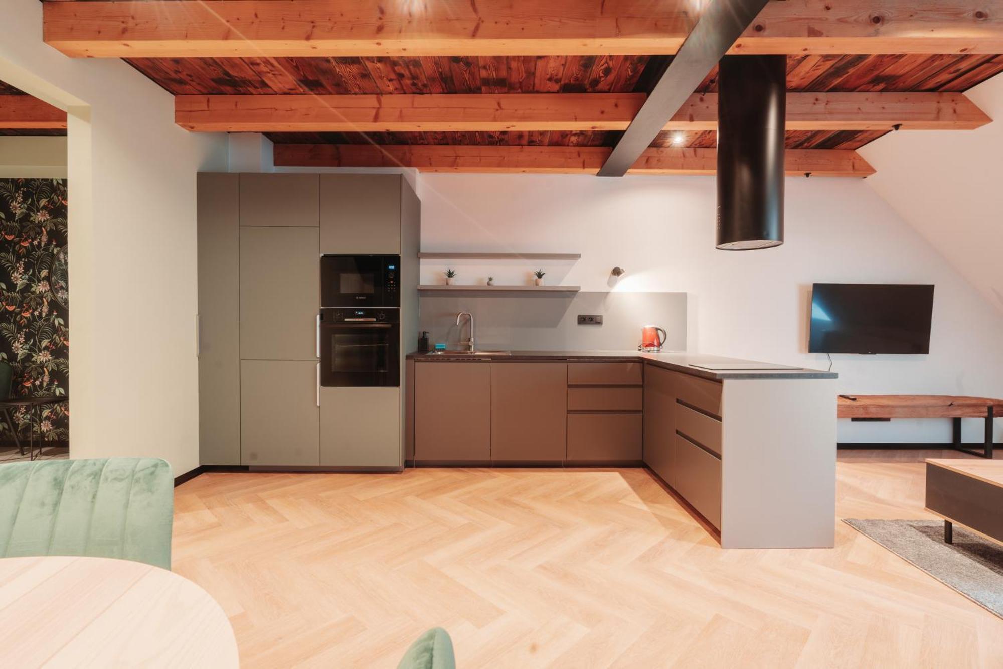 Hviezdoslavova Apartments, Trnava Centre, Parking Available ภายนอก รูปภาพ