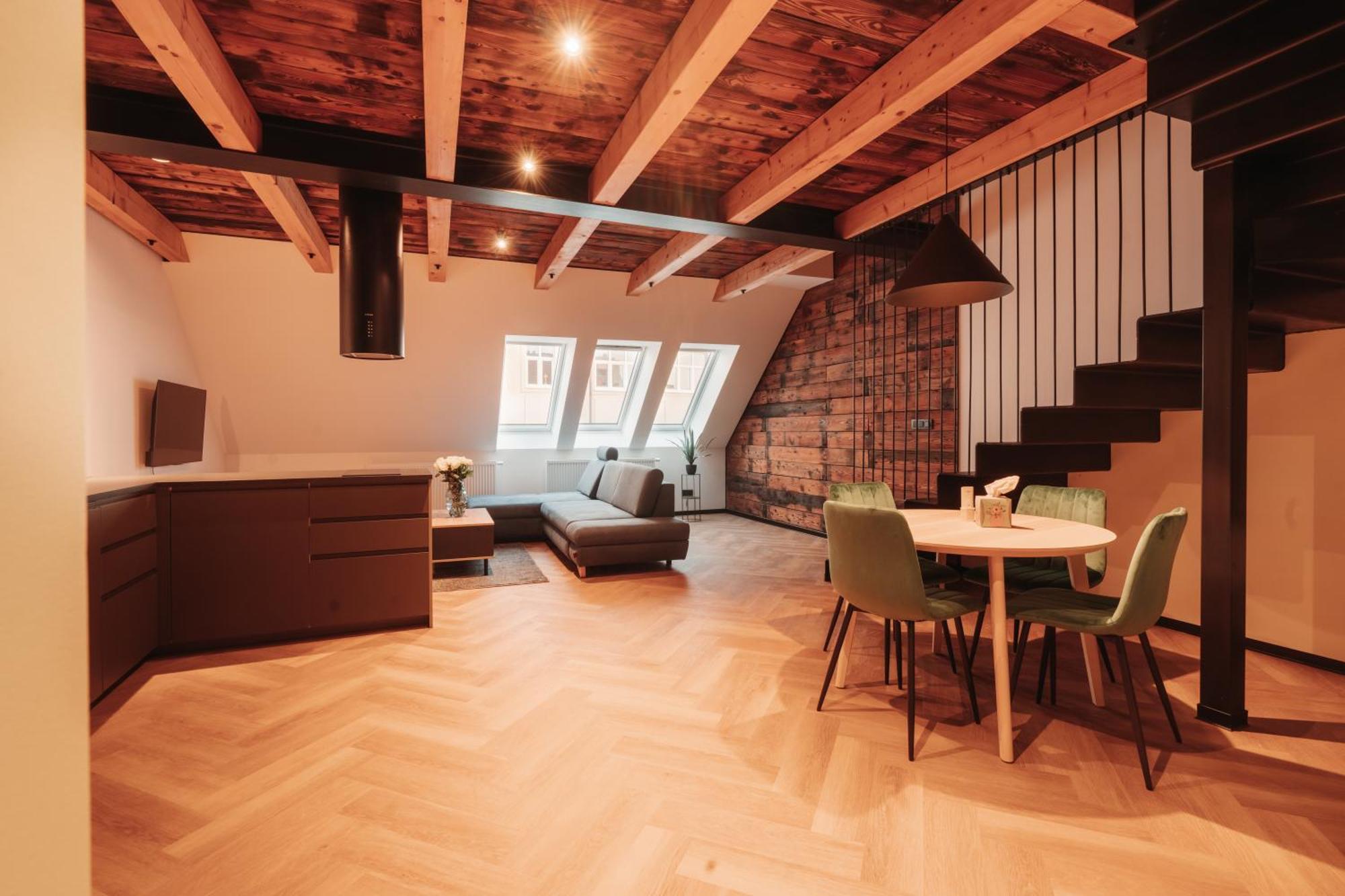 Hviezdoslavova Apartments, Trnava Centre, Parking Available ภายนอก รูปภาพ