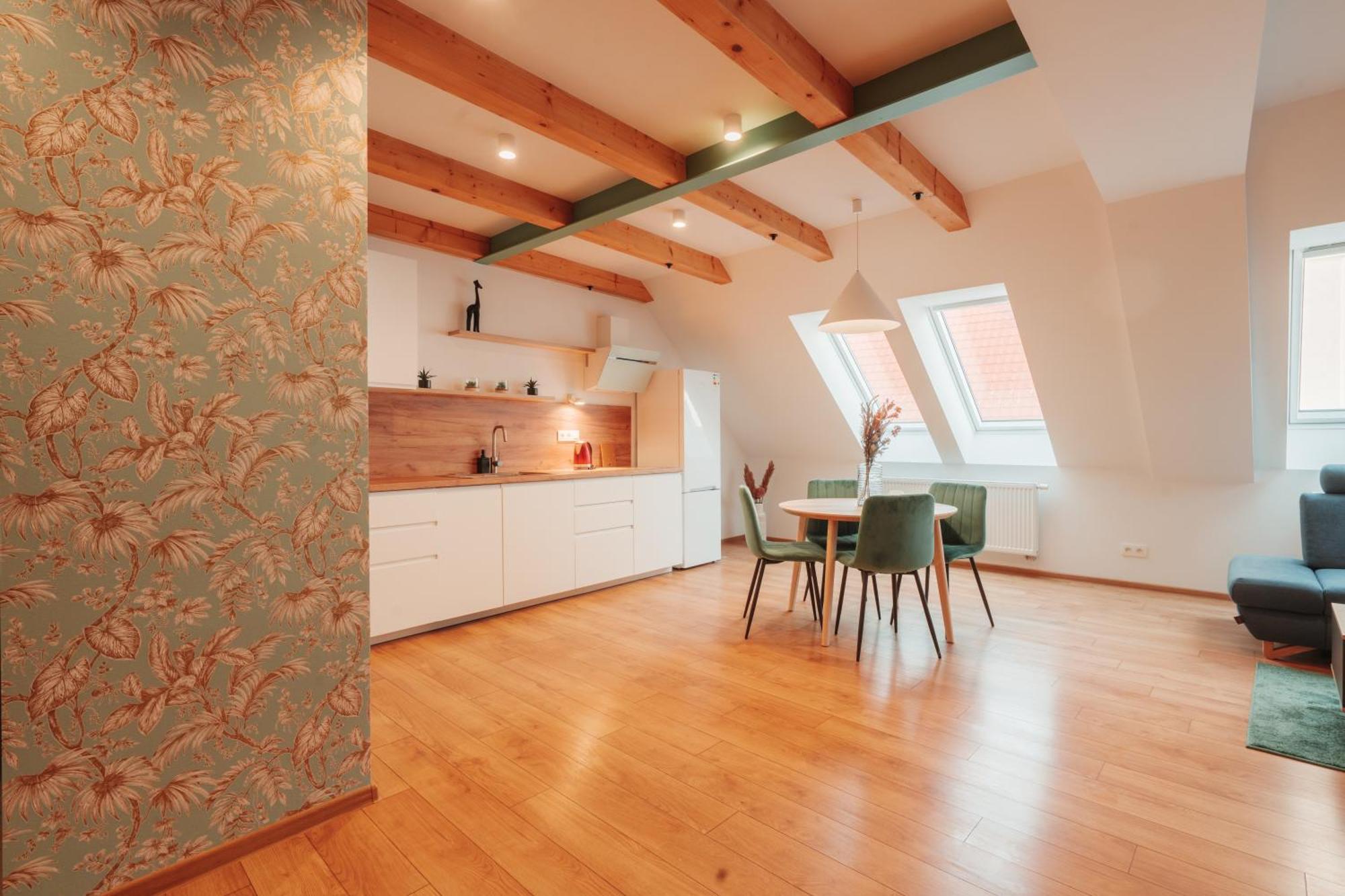 Hviezdoslavova Apartments, Trnava Centre, Parking Available ภายนอก รูปภาพ